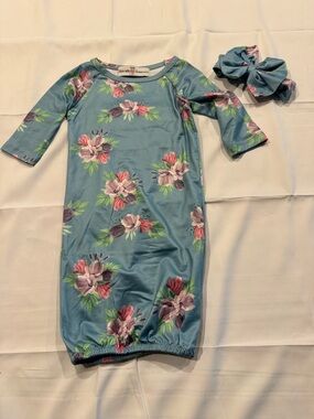 Adorable Sweetness Blue Floral Baby Gown with Matching Bow- NWOT